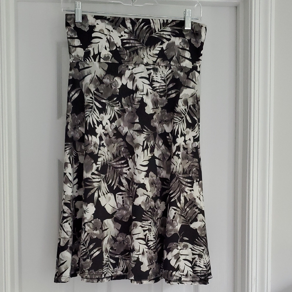 LuLaRoe Black and Gray Floral A-Line Skirt